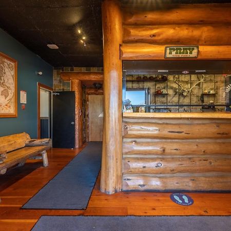 The Raging Elk Adventure Lodging Fernie Exterior photo