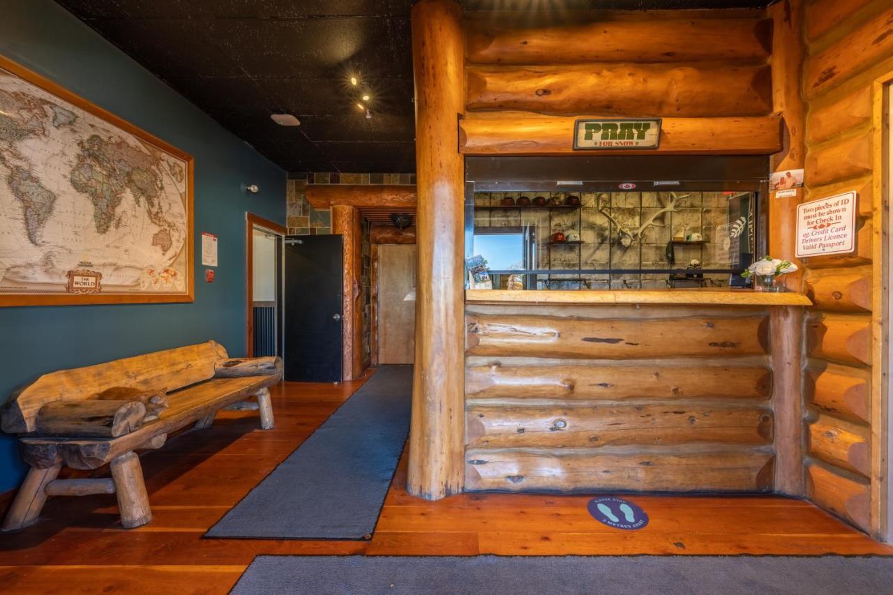 The Raging Elk Adventure Lodging Fernie Exterior photo