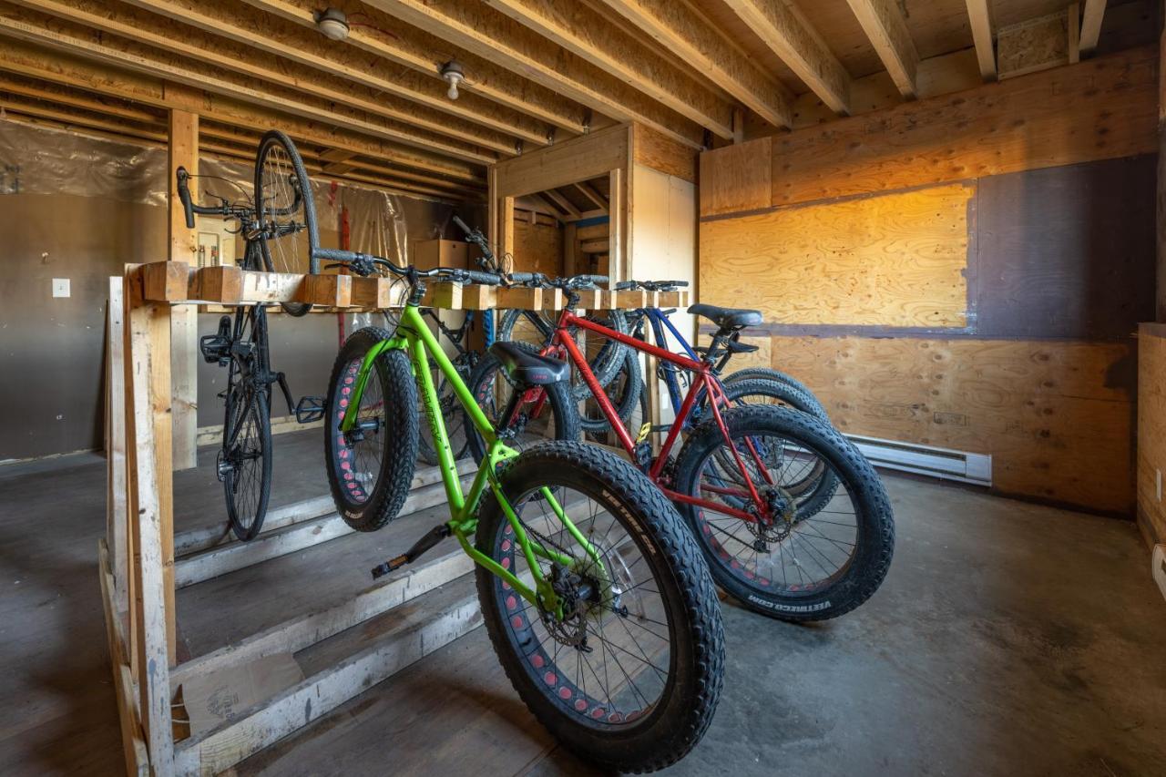 The Raging Elk Adventure Lodging Fernie Exterior photo