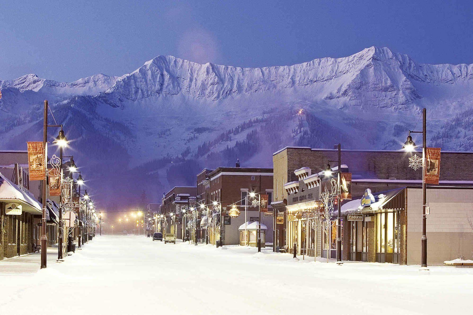 The Raging Elk Adventure Lodging Fernie Exterior photo