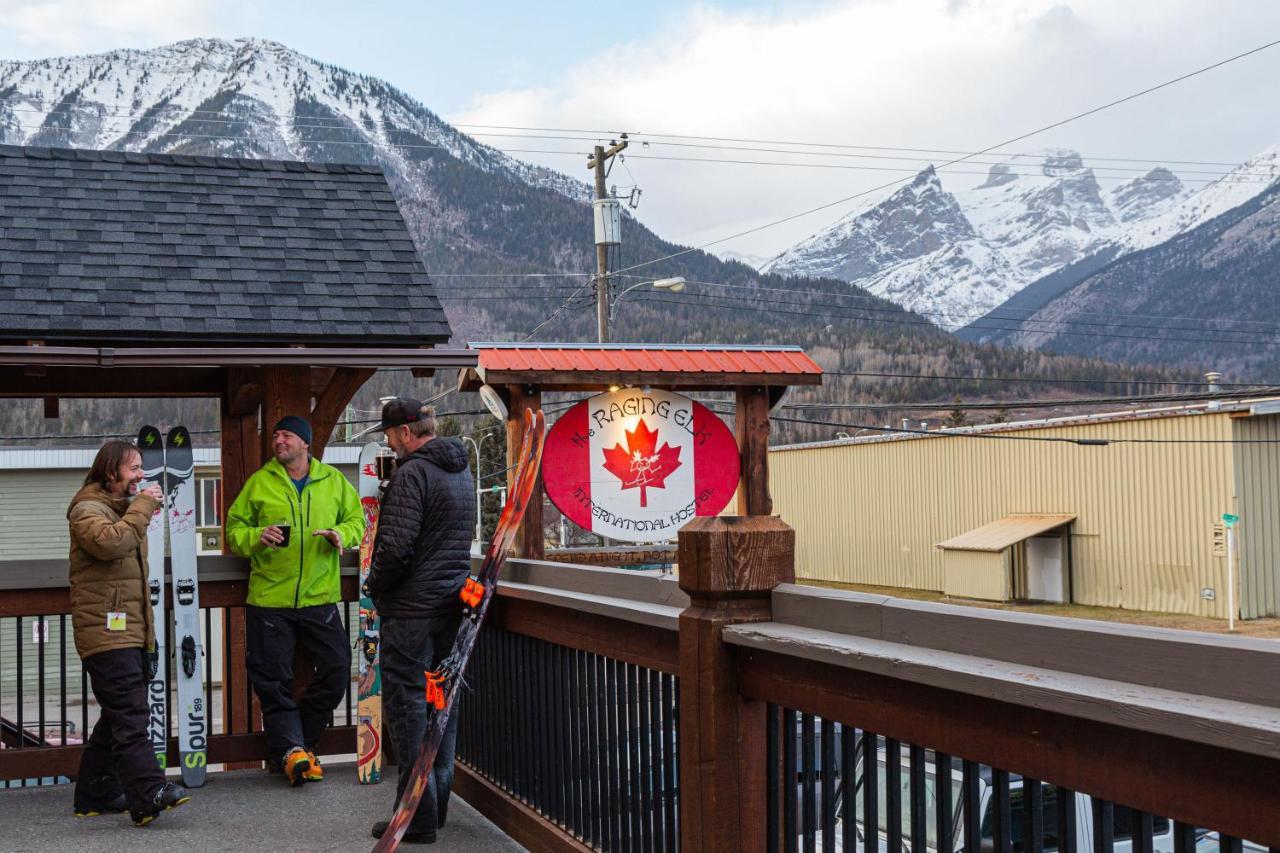 The Raging Elk Adventure Lodging Fernie Exterior photo